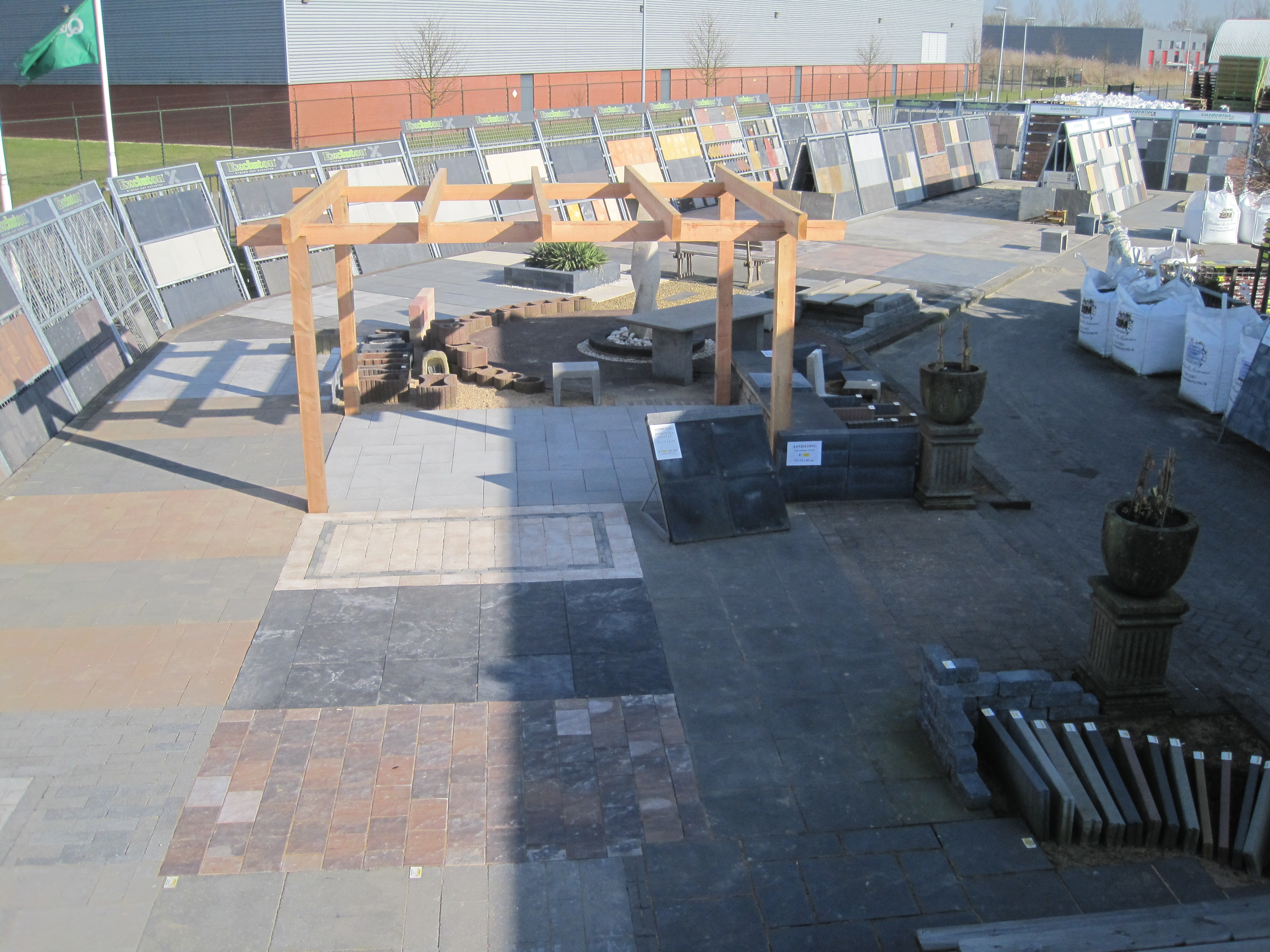 Showroom ZAM Sierbestrating Tuinhout & Hoveniers